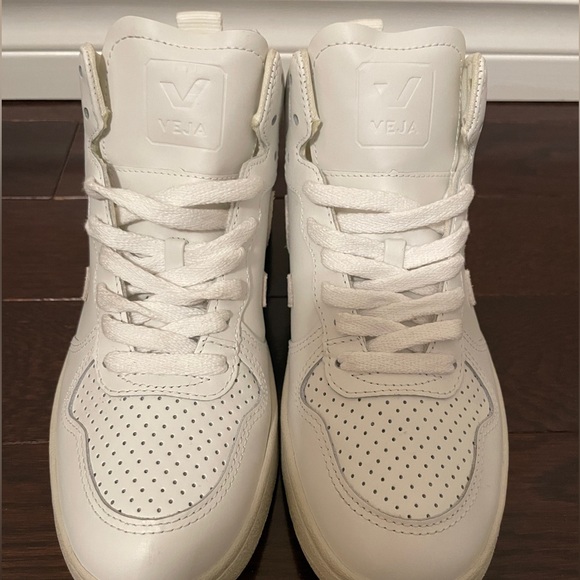 Veja White V-15 Sneakers - Picture 4 of 7